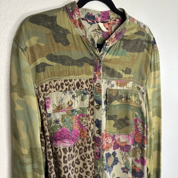 Pilcro Anthropologie Camo Floral Button-Down Tunic Size Large Mixed Print Blouse - Picture 3 of 5